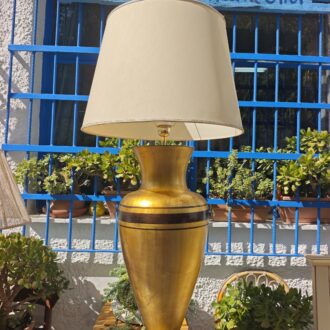 Lámpara de sobremesa grande dorada con forma de jarrón y pantalla crema. 5 1000673212