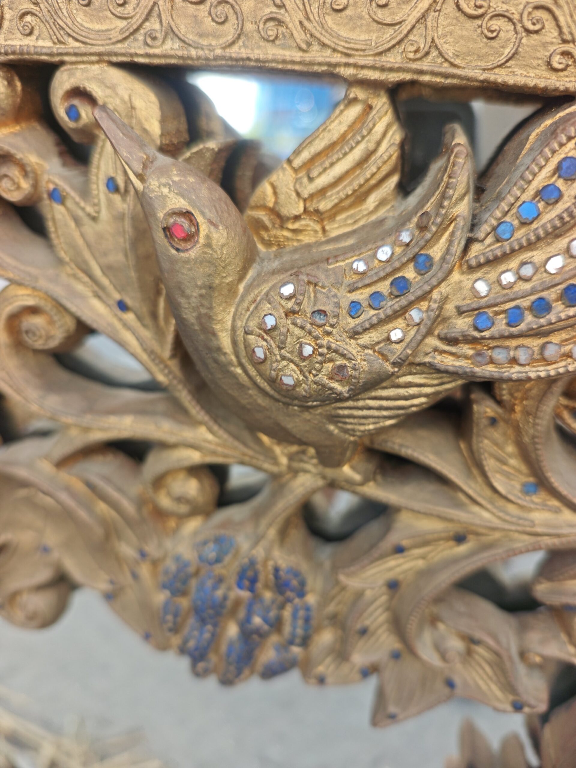 Espejo vintage tallado dorado, madera estilo oriental birmano con pájaros y uvas 3 Espejo vintage tallado dorado, madera estilo oriental birmano con pájaros y uvas - Imagen 3