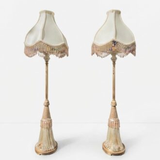 Novedades 21 Lámparas de sobremesa doradas con pantalla crema y flecos
