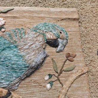 Tapiz artesanal vintage de loro bordado en relieve 6 1000678241 1