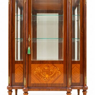 Vitrina italiana Marconi Arte estilo Luis XVI con marquetería floral