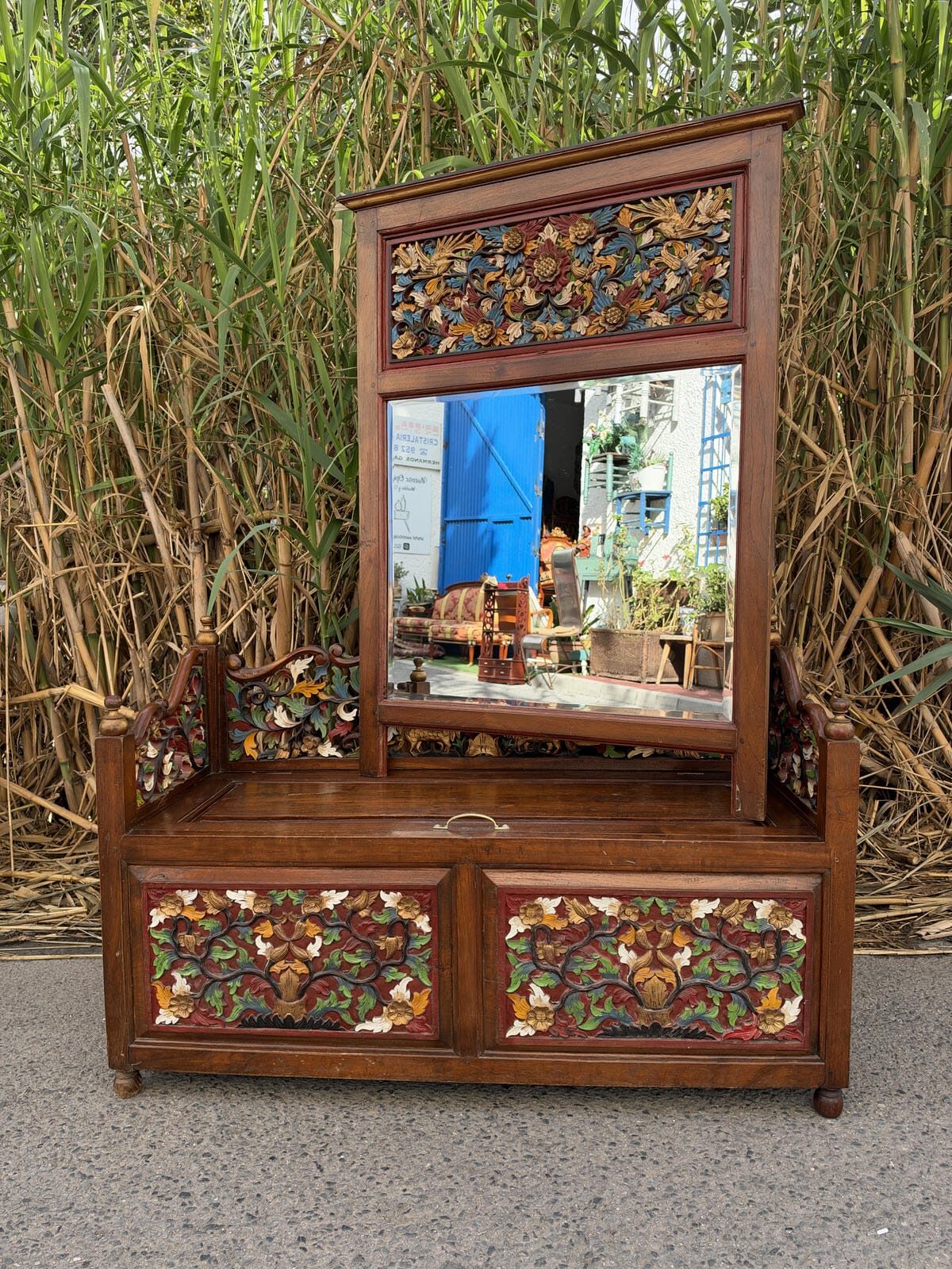 Banco tailandés de madera con arcón y espejo con tallas florales pintadas a mano 2 Banco tailandés de madera con arcón y espejo con tallas florales pintadas a mano - Imagen 2