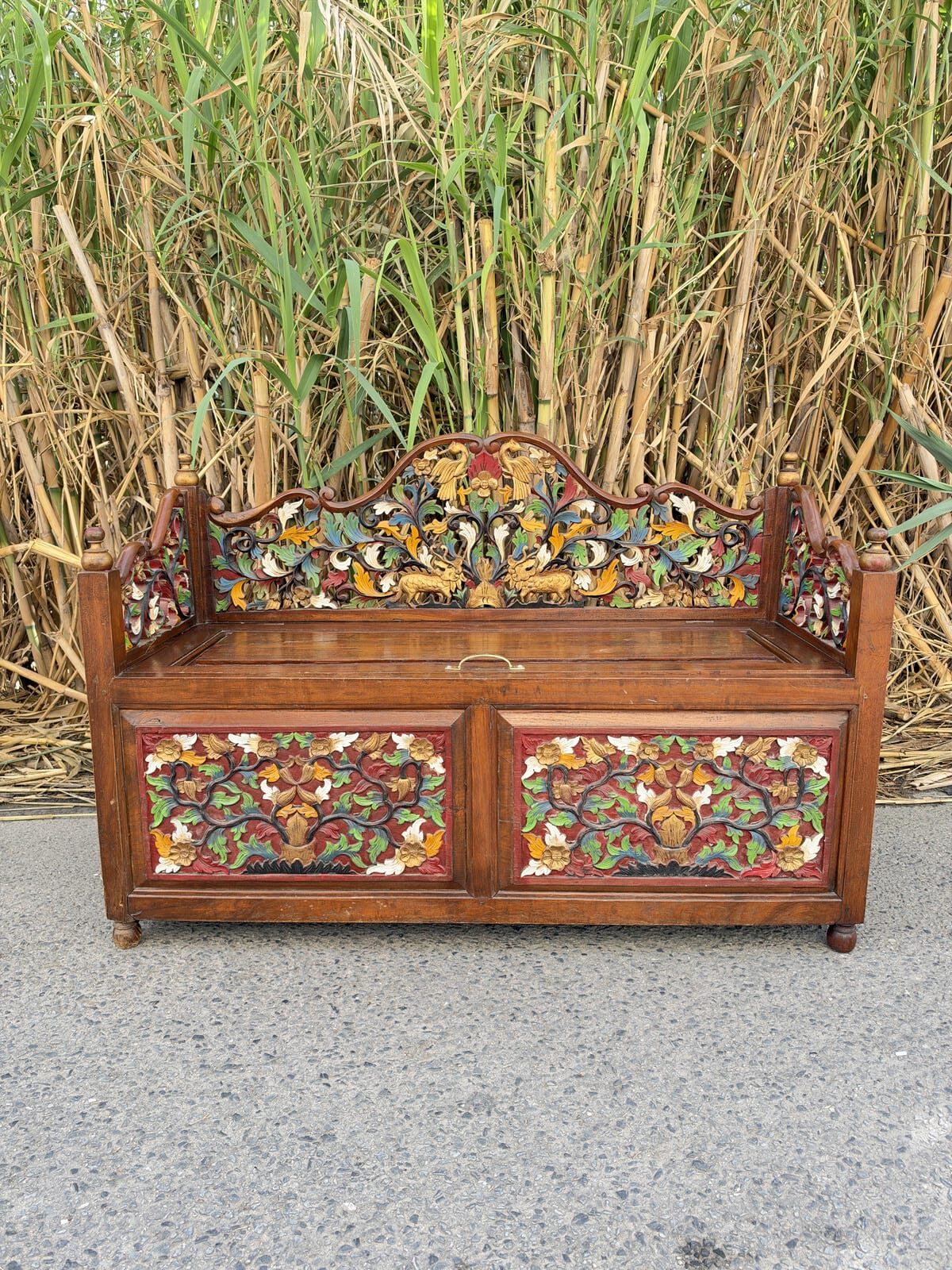 Banco tailandés de madera con arcón y espejo con tallas florales pintadas a mano 3 Banco tailandés de madera con arcón y espejo con tallas florales pintadas a mano - Imagen 3
