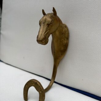 Perchero de bronce con cabeza de caballo y herradura 4 Perchero de bronce con cabeza de caballo y herradura 2