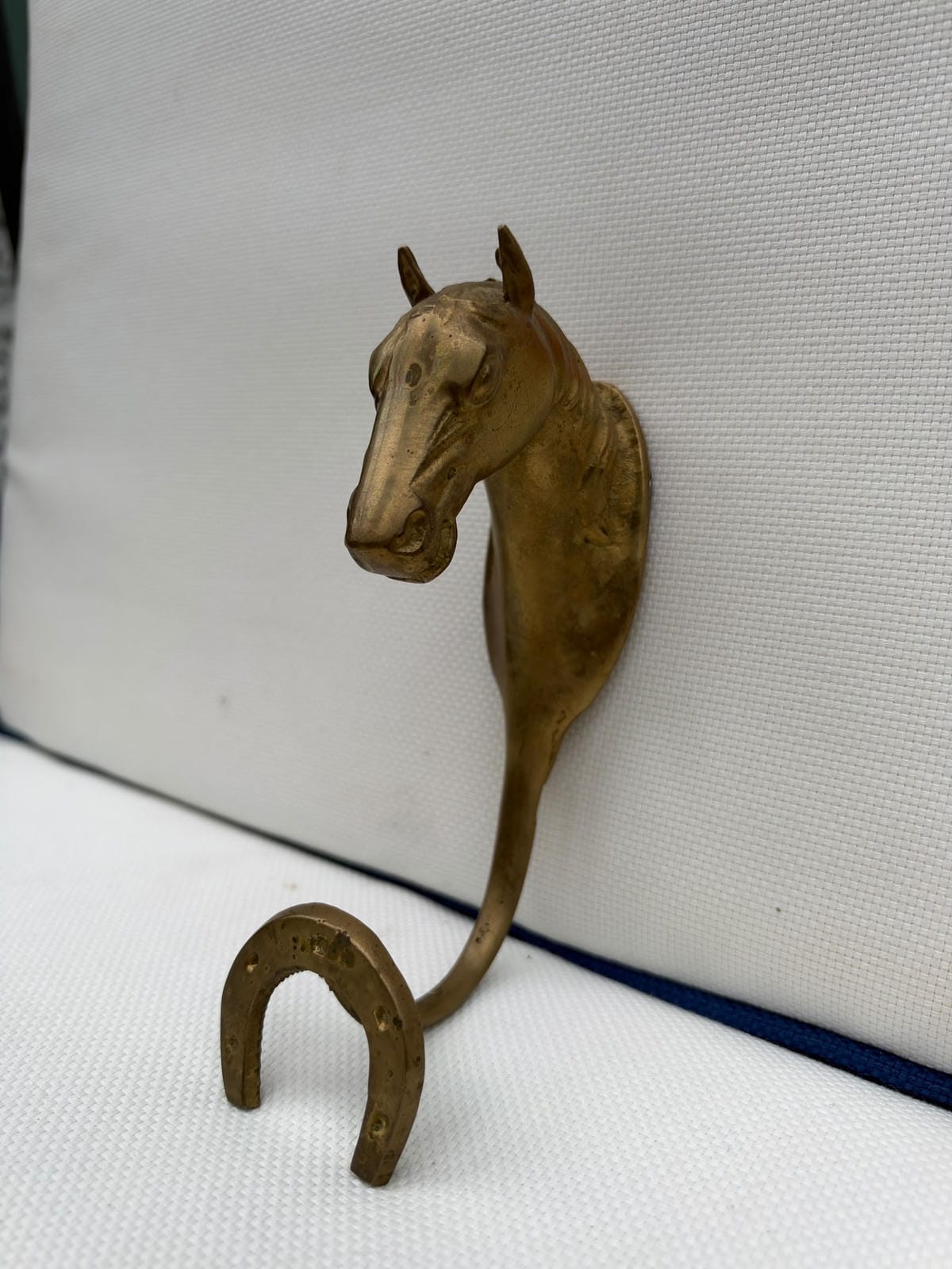 Perchero de bronce con cabeza de caballo y herradura 2 Perchero de bronce con cabeza de caballo y herradura - Imagen 2