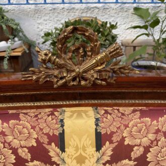 Conjunto de sofá y 2 sillones clásicos estilo Luis XVI con cerámica y bronce – Fabricación española 13 Conjunto de sofá y 2 sillones clásicos estilo Luis XVI con cerámica y bronce – Fabricación española – foto 6