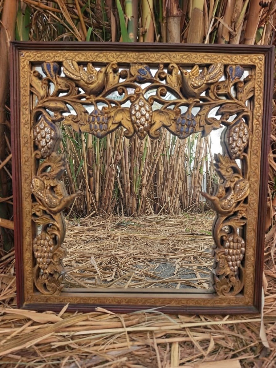 Espejo vintage tallado dorado, madera estilo oriental birmano con pájaros y uvas 2 Espejo vintage tallado dorado, madera estilo oriental birmano con pájaros y uvas – foto 2