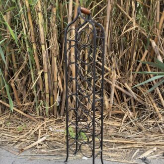 Botellero de pie para 16 botellas de metal negro con asa de madera 5 img 4483 scaled