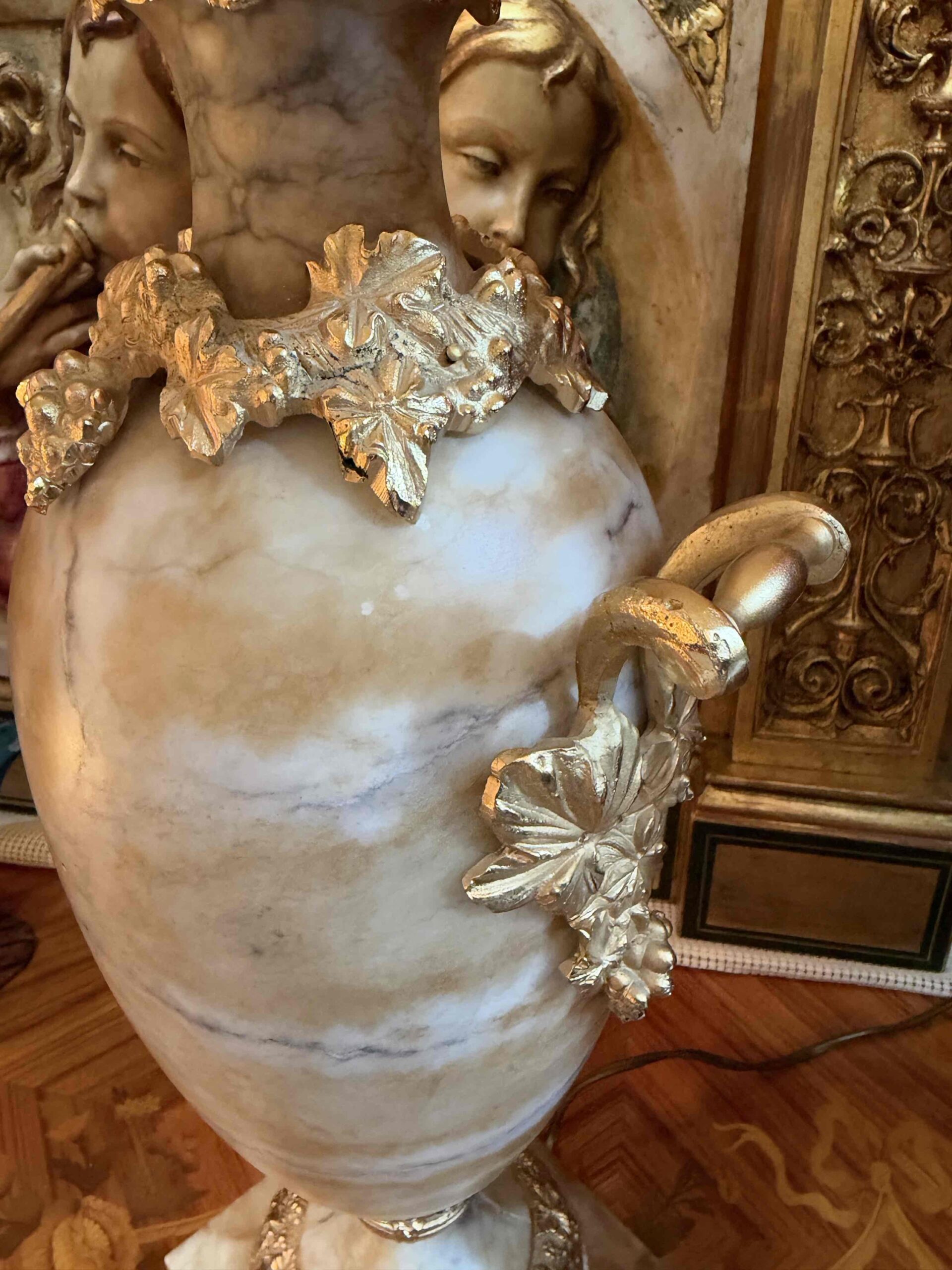 Lámpara de sobremesa de mármol natural y bronce dorado estilo neoclásico 5 Lámpara de sobremesa de mármol natural y bronce dorado estilo neoclásico - Imagen 5