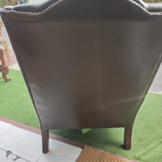 Sillón Chesterfield de piel marrón con reposapiés 7 Sillón Chesterfield de piel marrón con reposapiés – foto 2