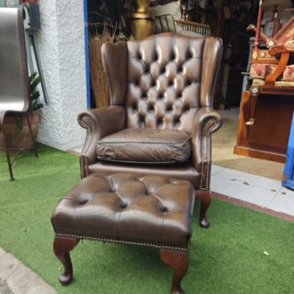 Sillón Chesterfield de piel marrón con reposapiés 8 Sillón Chesterfield de piel marrón con reposapiés – foto 3