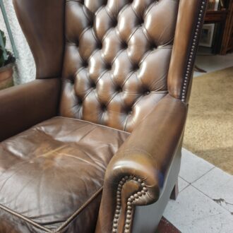 Sillón Chesterfield de piel marrón con reposapiés 11 Sillón Chesterfield de piel marrón con reposapiés – foto 6