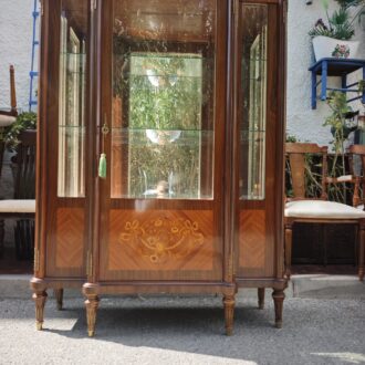 Italian Marconi Arte Louis XVI style display case with floral marquetry and mirror